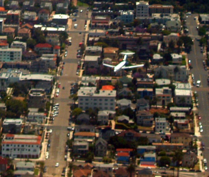 dtplanelandingzoom.jpg