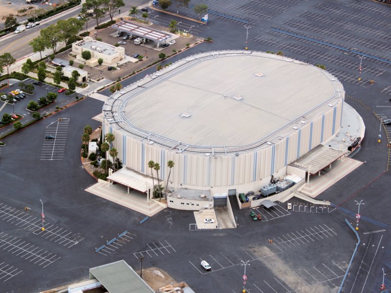 p8106500sportsarena.jpg