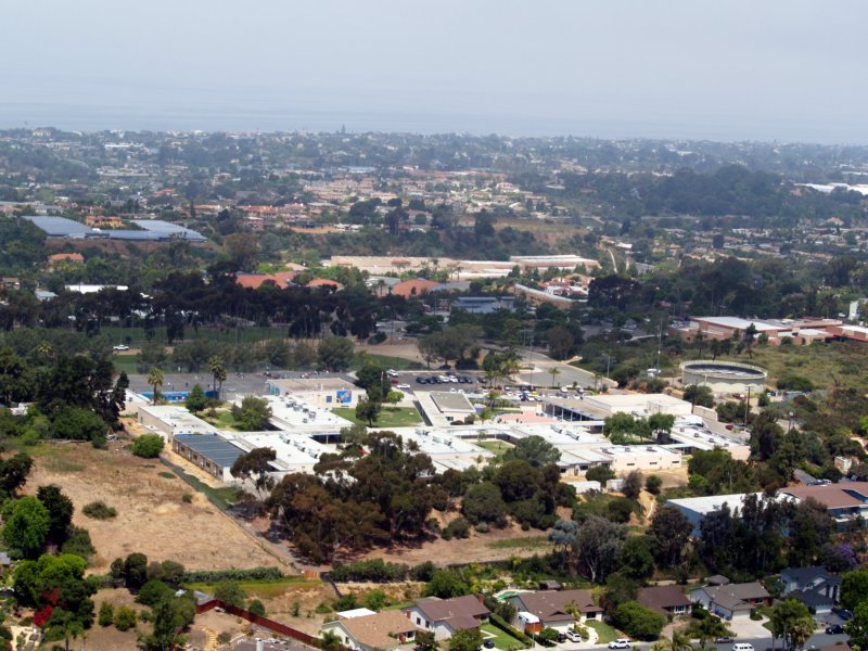 oakcrestjuniorhighschool.jpg