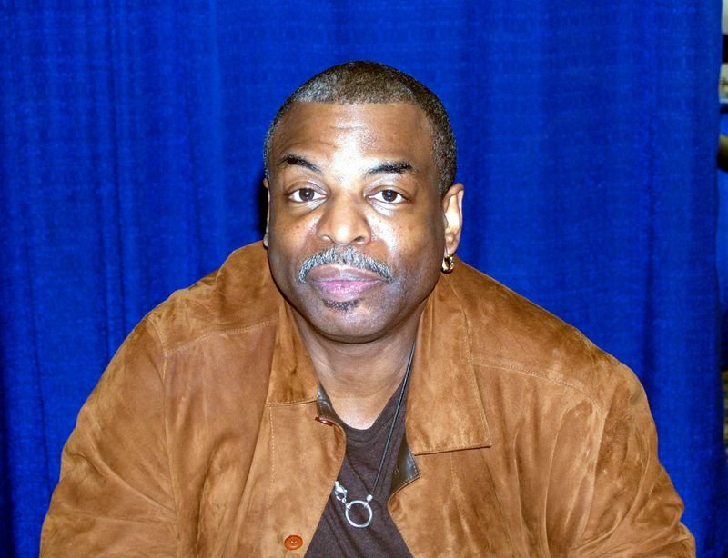_2218232levar.jpg