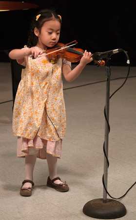 Violin Prodigy Elli Choi